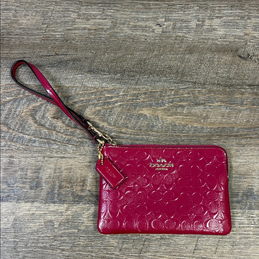 Coach F64652 Corner Zip Wristlet In Signature Patent Leather -Raspberry